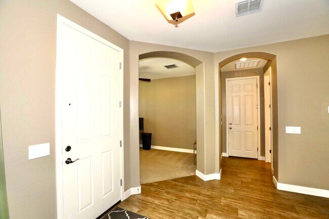 Building Photo - 48 White Oak Ave