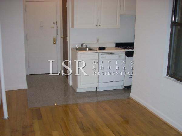 Building Photo - 13 Carmine St