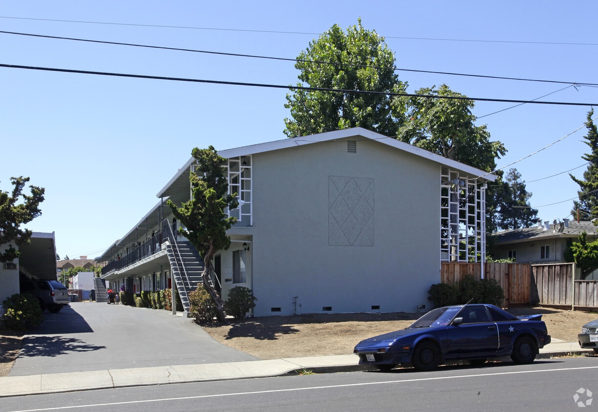 Primary Photo - 3460 Warburton Ave