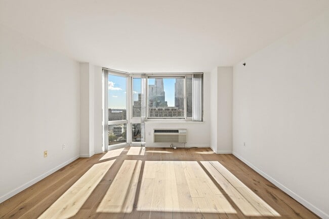 Building Photo - 20 2nd St