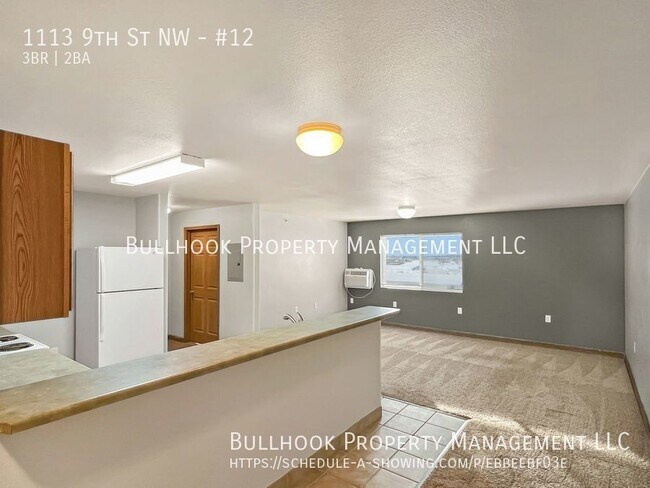 Building Photo - Welcome to this move-in-ready 3 bed, 1- 1/...