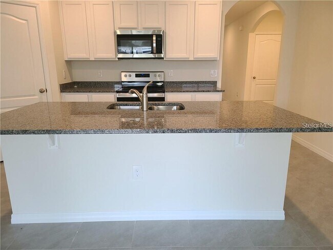 Building Photo - 5374 Douglas Fir Dr