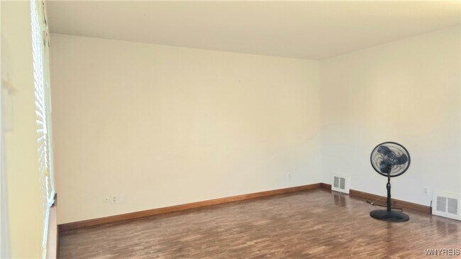 Building Photo - 26 Alcona Ave