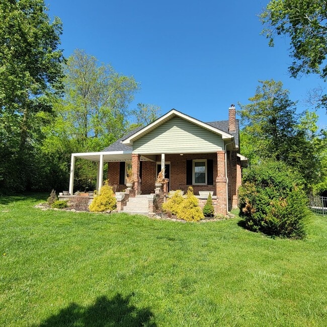 Building Photo - 4/2 Bungalow in Algood City Limits