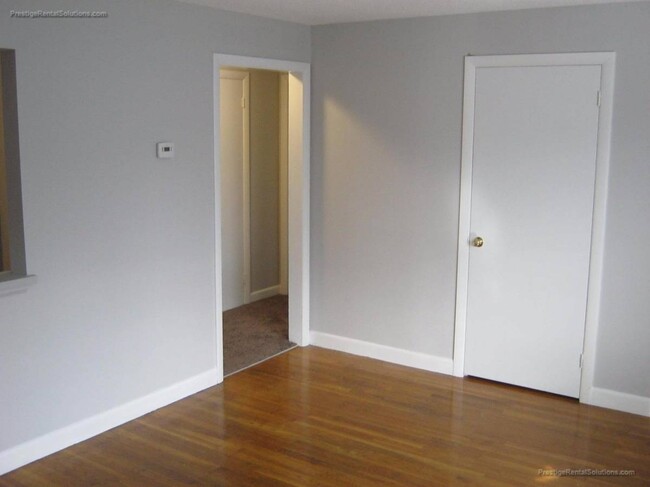 Building Photo - 228 Oak Grove Ave