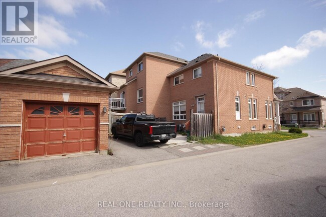 Building Photo - 52 Russell Hill Rd
