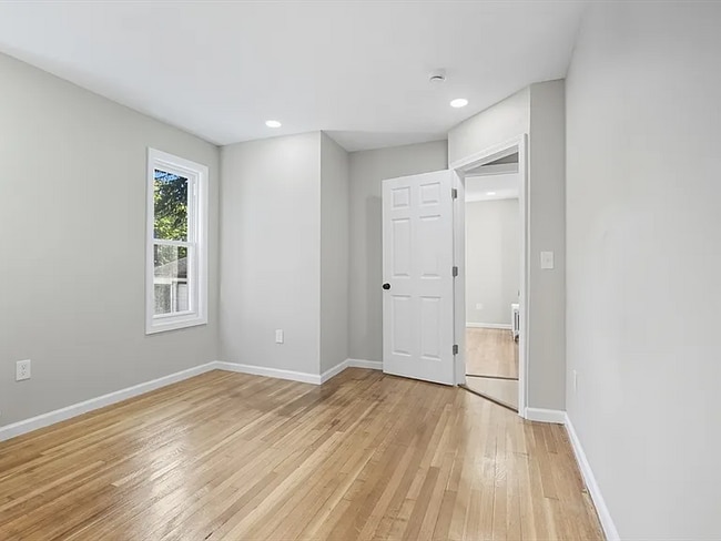 Building Photo - 12 Saint James Ave