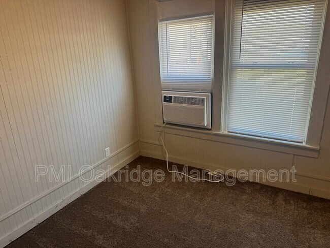 Foto del edificio - 321 E South St