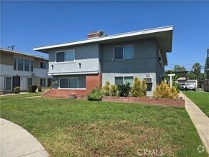 Building Photo - 308 N Camellia Ave