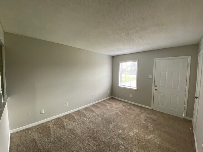 Building Photo - 30 Lydgate - Available Now!