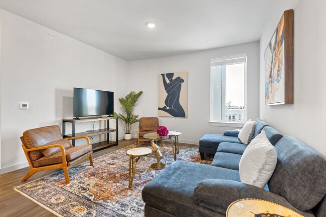 Foto del edificio - 5820 1/2 Cameron Road-FL4-ID1303394P