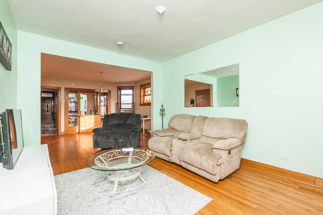 Foto del edificio - 5104 W Hutchinson St