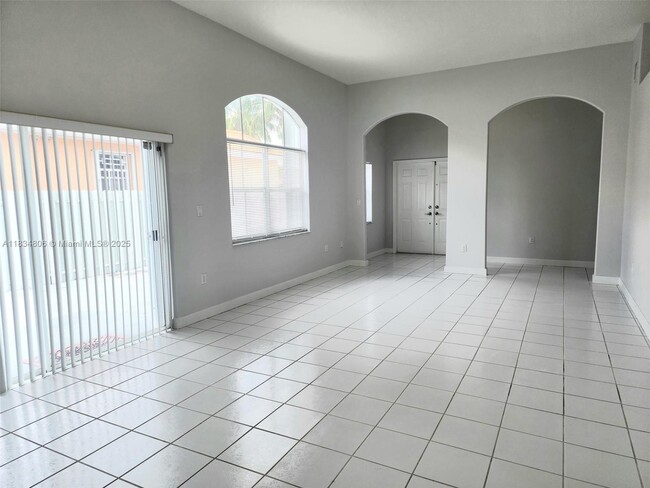 Foto del edificio - 986 NW 136th Ct