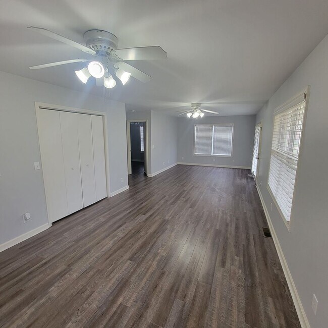 Building Photo - 2/1 Duplex- Cookeville- Large Corner Lot