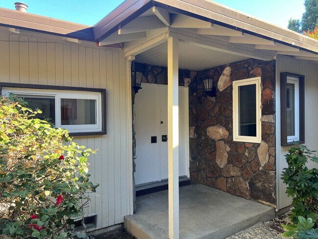 Building Photo - 1265-1267 W. Washington Avenue