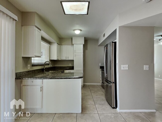 Foto del edificio - 4608 W Lewis Ave