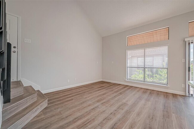 Foto del edificio - 8539 Sands Point Dr