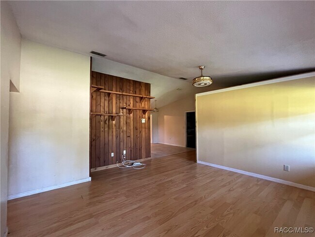 Building Photo - 1711 N Croft Ave