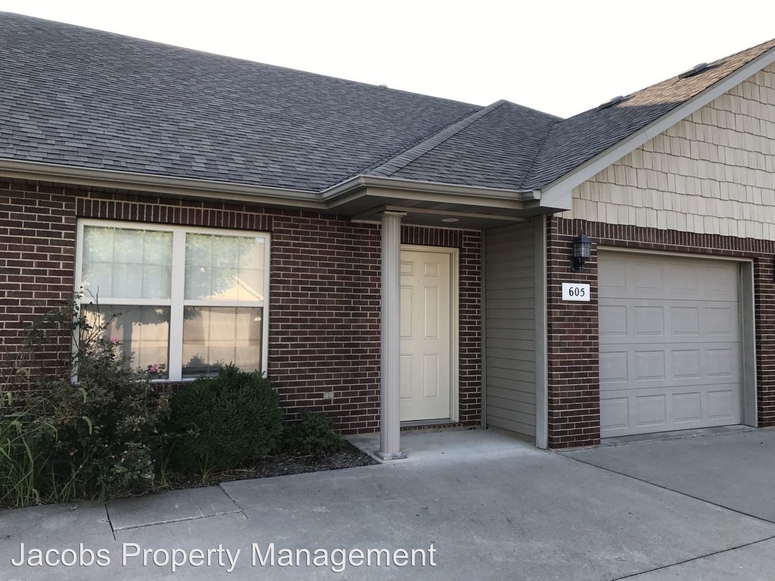 Primary Photo - 605 Glenstone Dr