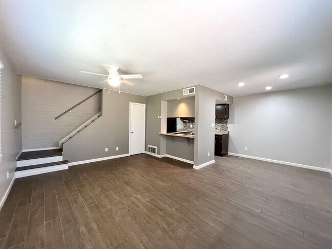 Building Photo - UPDATED 2 story townhome FOR RENT  **SAVE ...