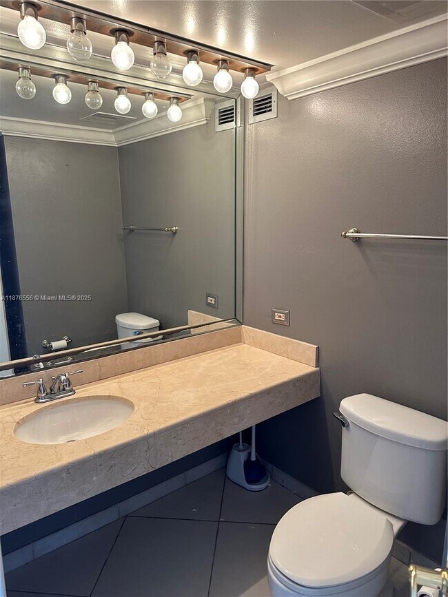 Building Photo - 6770 Indian Creek Dr