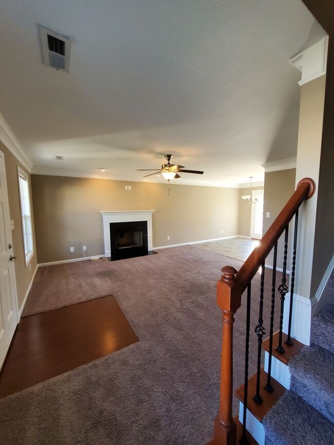 Building Photo - Maryville 37804 - 3 bedroom, 2.5 bath home with fireplace - Call Karen Robertson (865) 454-7626