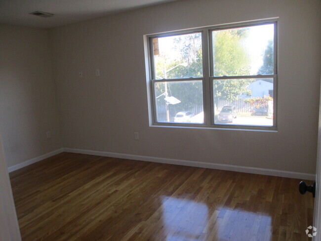 Building Photo - 117 Elmora Ave