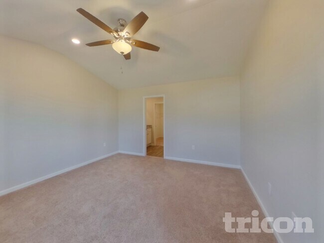 Foto del edificio - 315 Kenyon Dr