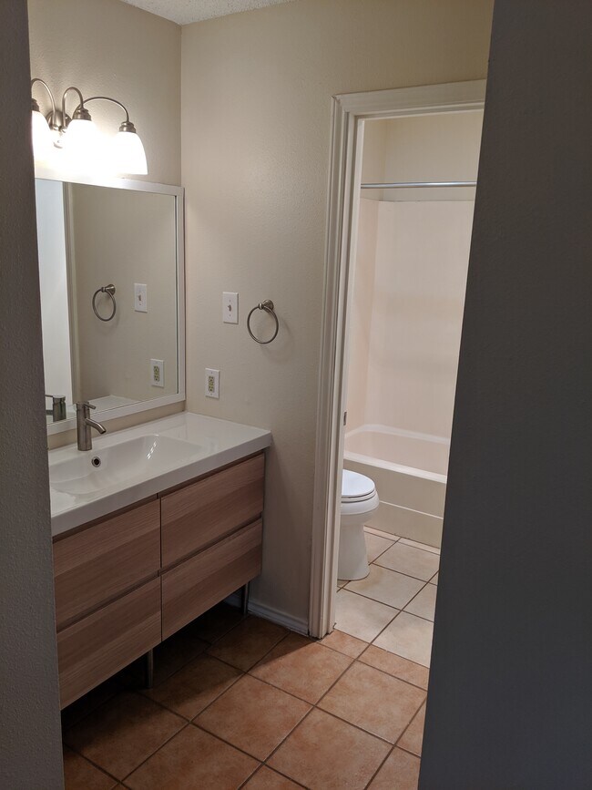 Baño principal - 906 King Albert St