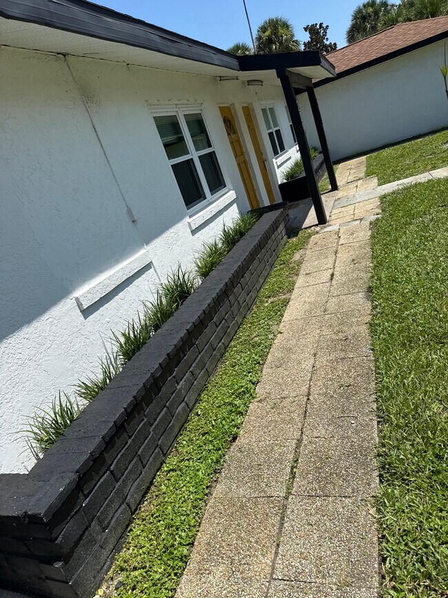 Foto del edificio - 209 S Riverside Dr