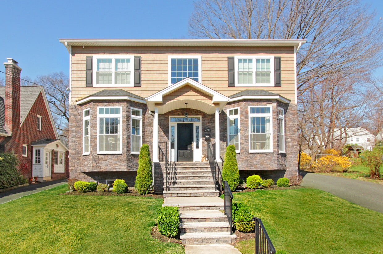 Front - 278 Essex Ave