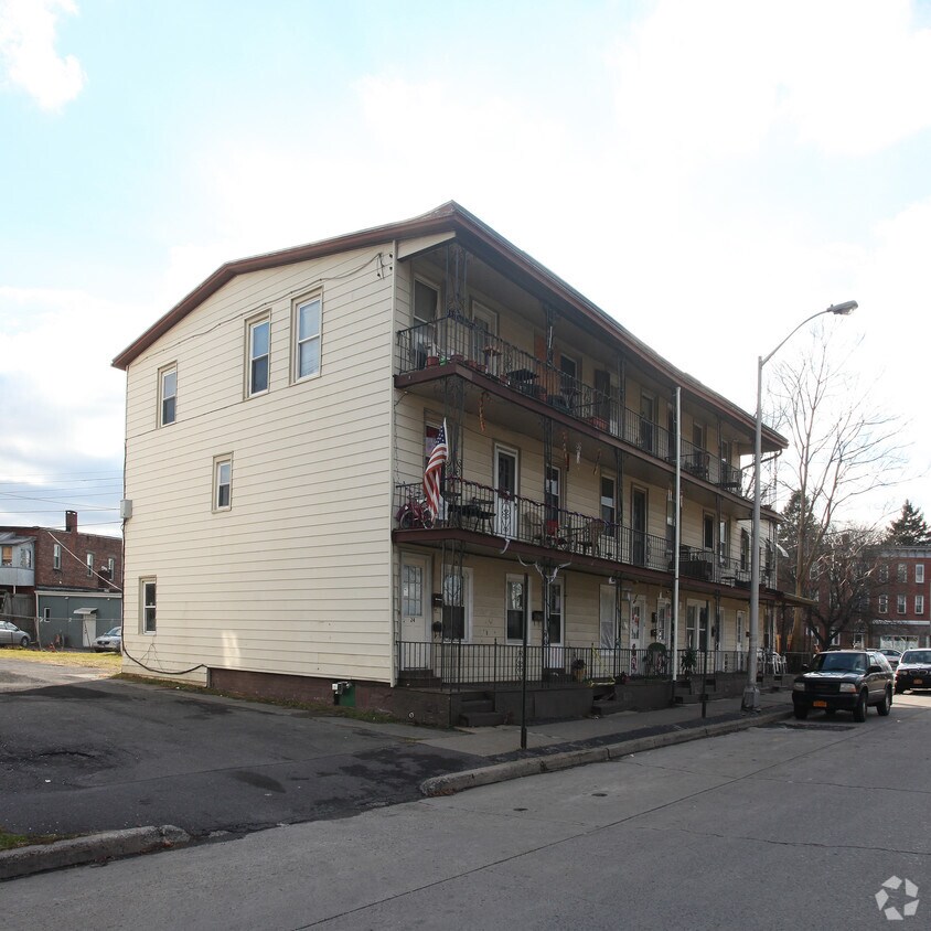 Building Photo - 18-26 E Saint James St
