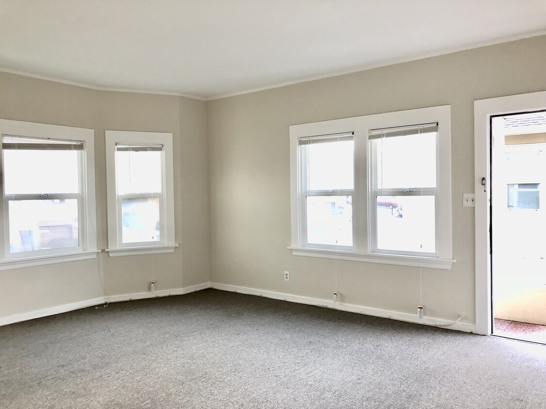 Photo - Welcome Home to 1055-B Grand Avenue, South San Francisco!
