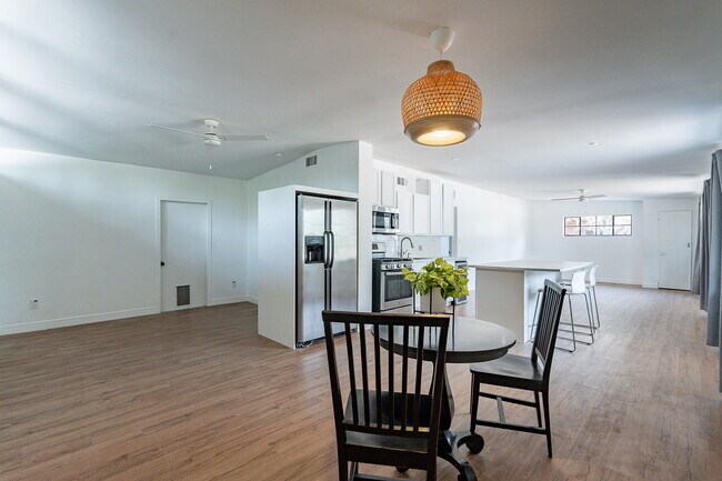 Foto del edificio - 519 W 16th St