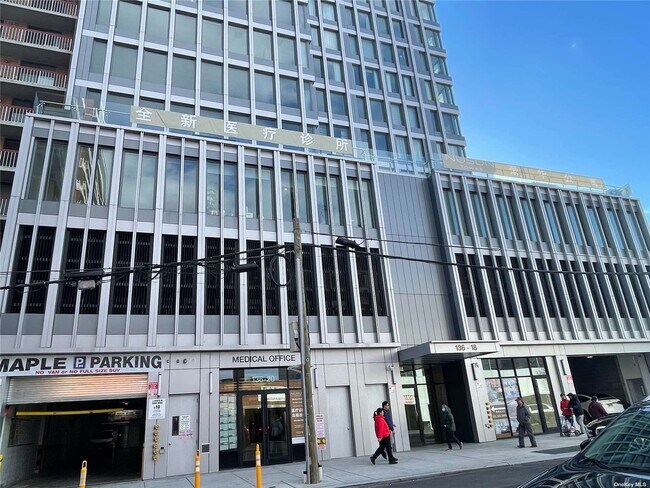 Foto del edificio - 136-18 Maple Ave