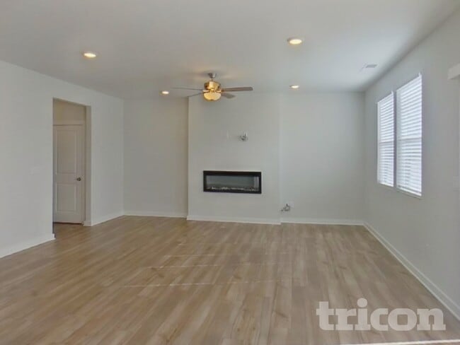 Building Photo - 521 Mountain Vw Dr