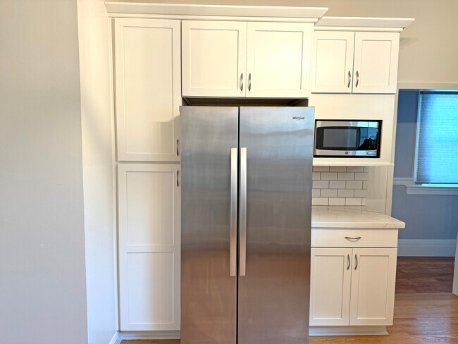 Built-In Microwave - 837 Scott St