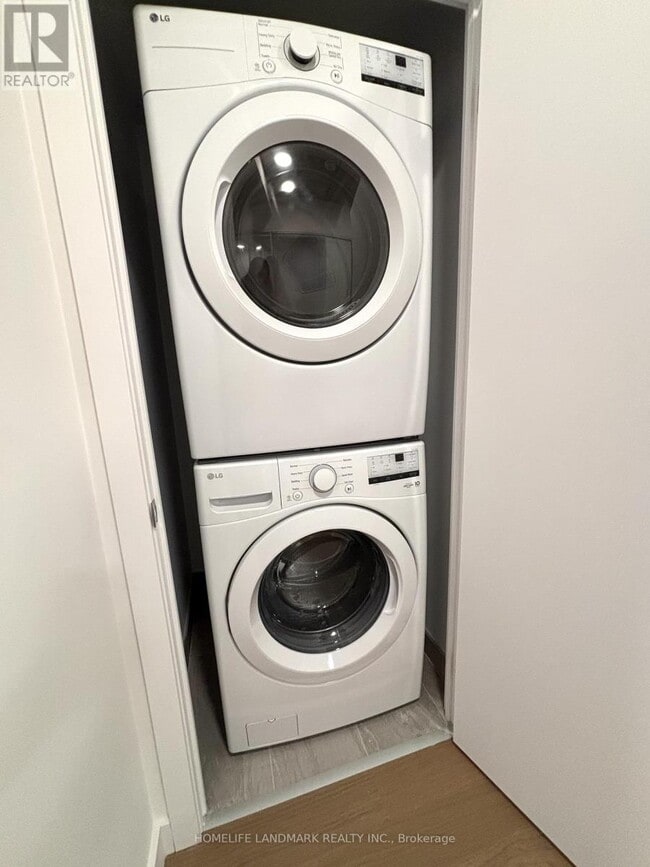 Building Photo - 1720 Bayview Ave