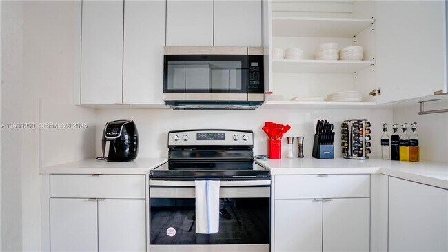 Building Photo - 5157 NE 6th Ave