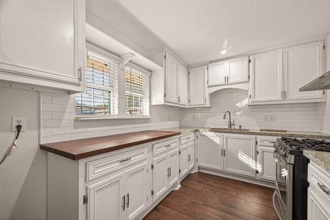 Building Photo - 8726 Glenloch Dr