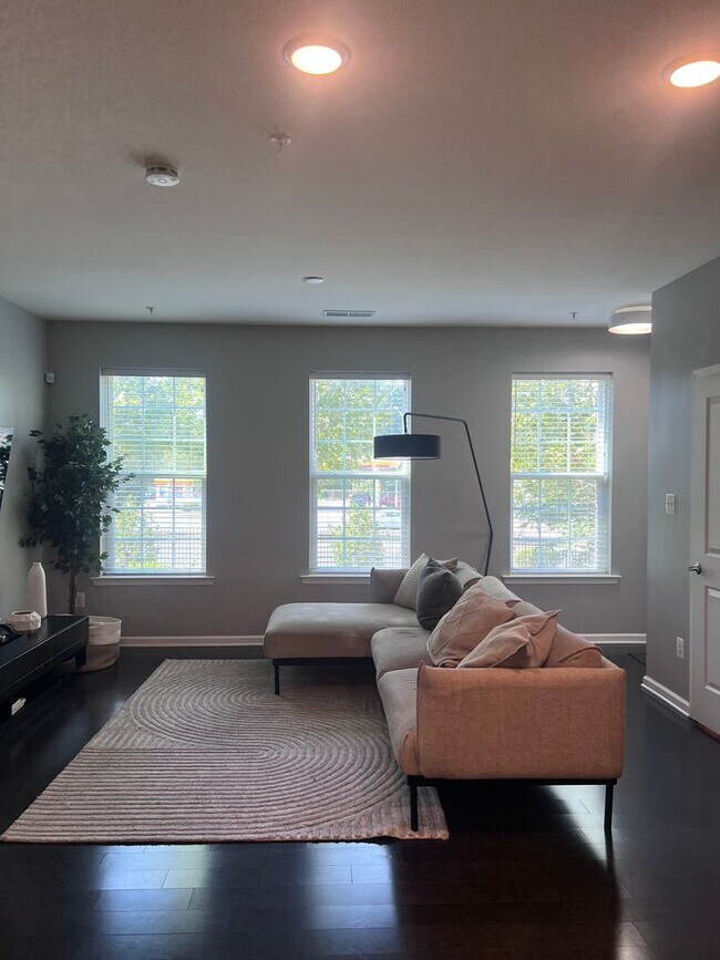 Foto del edificio - Bright 2BR / 2BA with One-Car Garage, Open...