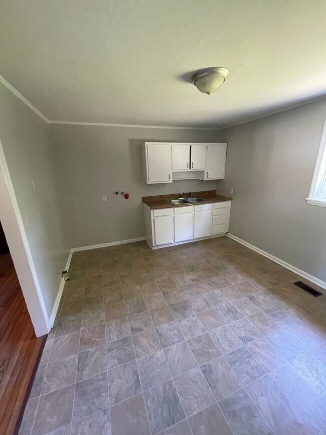 Building Photo - 4848 Berl St