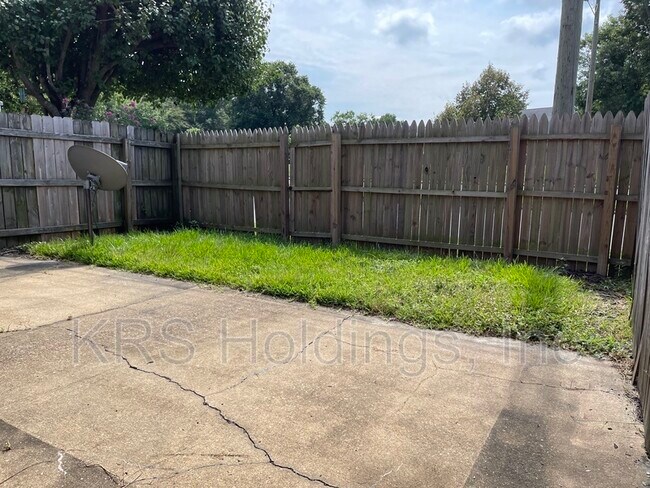 Foto del edificio - 4023 Francis Lee Dr