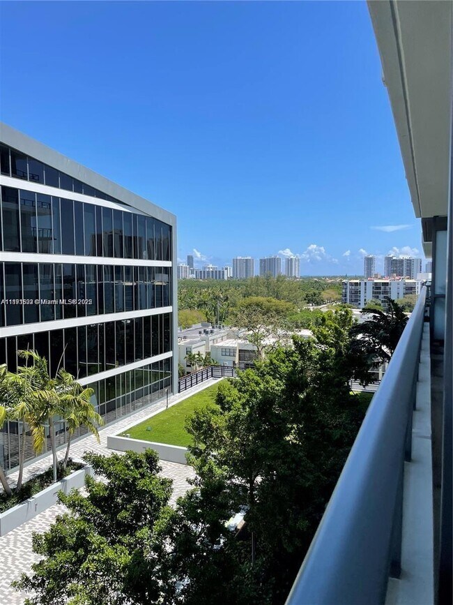 Foto del edificio - 2960 NE 207th St