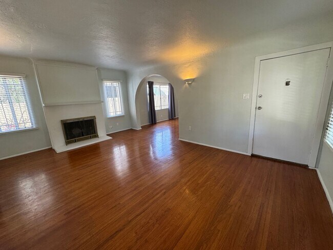Foto del edificio - 1344 S Hudson Ave