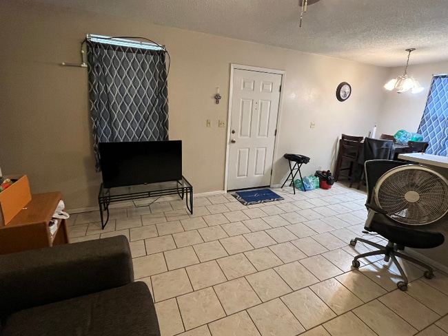 Building Photo - 1003 Commerce St