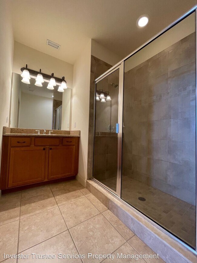 Building Photo - 4 br, 3.5 bath House - 2386 Bella Vista Dr