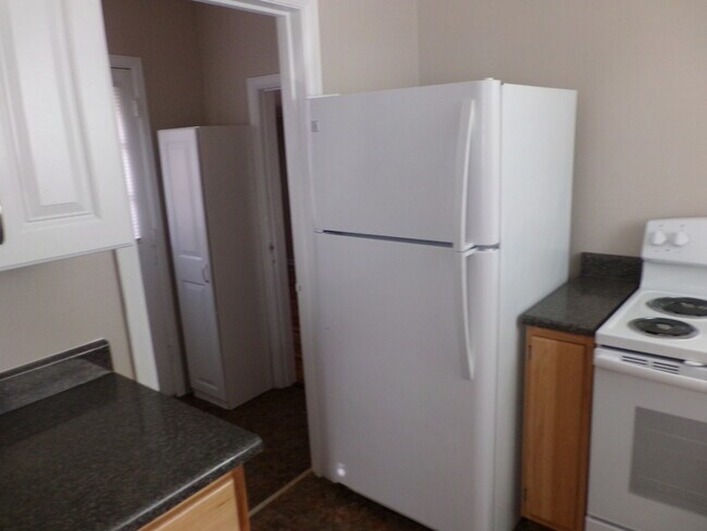Foto del edificio - North side 3 Bedroom & 1 Bath Home w/ Carp...