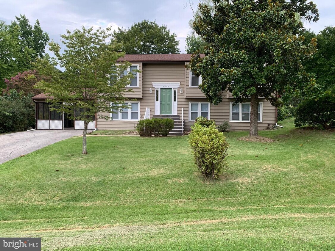8945 Locust St, Waldorf, MD 20603 House for Rent in Waldorf, MD