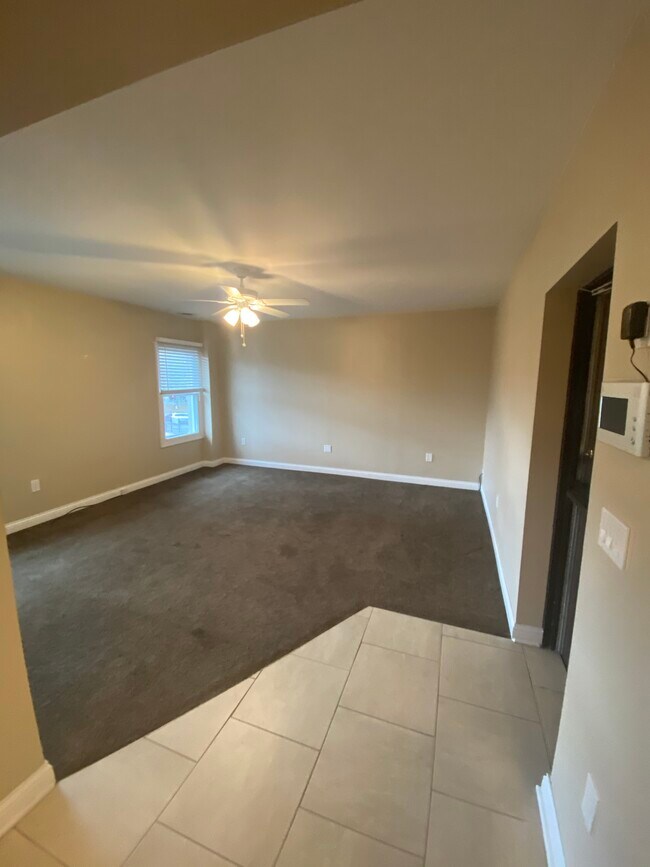 Foto del edificio - 415 E 3rd St